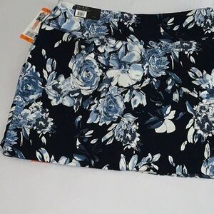 NWT, S.C. & CO. Floral print Skort, Size XXL